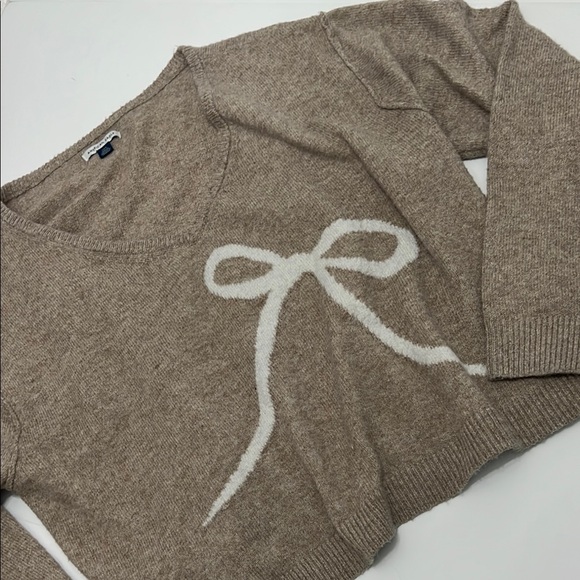 American Eagle Outfitters Sweaters - American Eagle Size L Women's Tan Sweater with White Bow